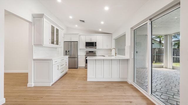 1071 NW 97th Avenue, Plantation, FL 33322