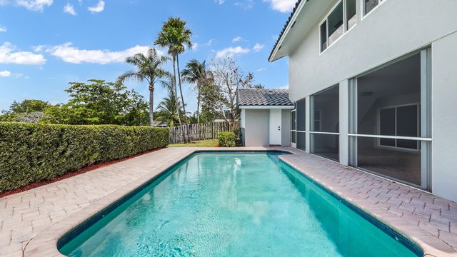 1071 NW 97th Avenue, Plantation, FL 33322