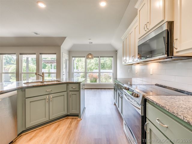 2126 E 140th Street S, Bixby, OK 74008