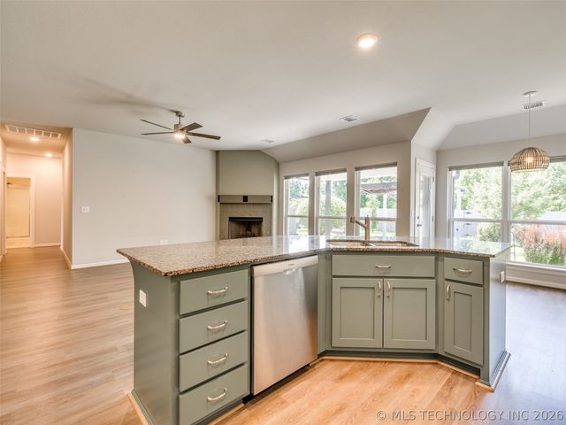 2126 E 140th Street S, Bixby, OK 74008