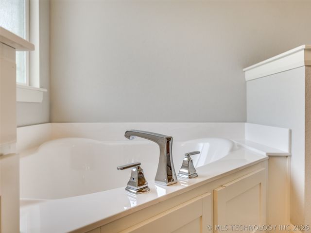 2126 E 140th Street S, Bixby, OK 74008