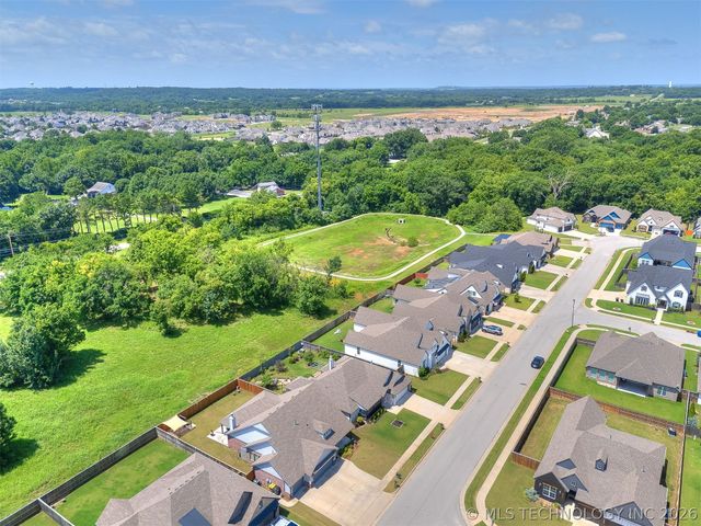 2126 E 140th Street S, Bixby, OK 74008