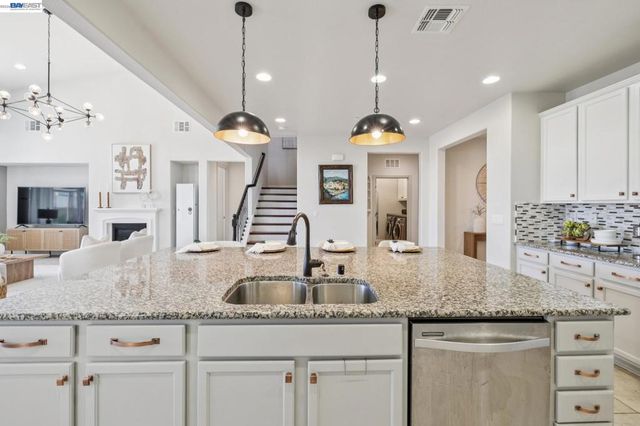 130 Benmore Dr, Hayward, CA 94542