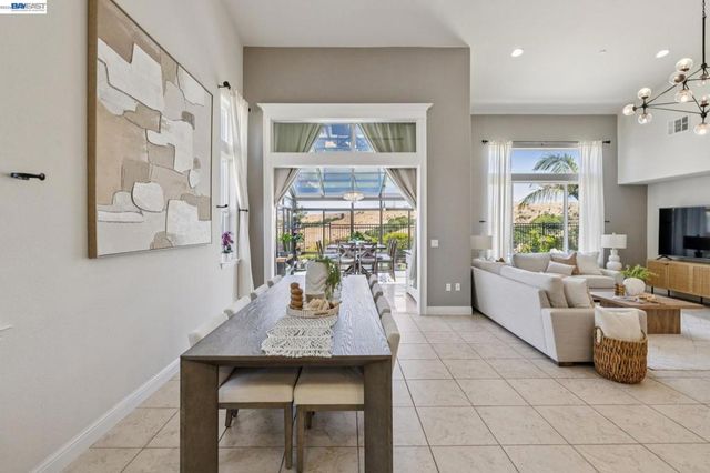 130 Benmore Dr, Hayward, CA 94542