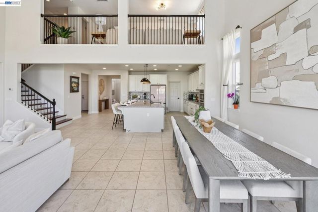 130 Benmore Dr, Hayward, CA 94542