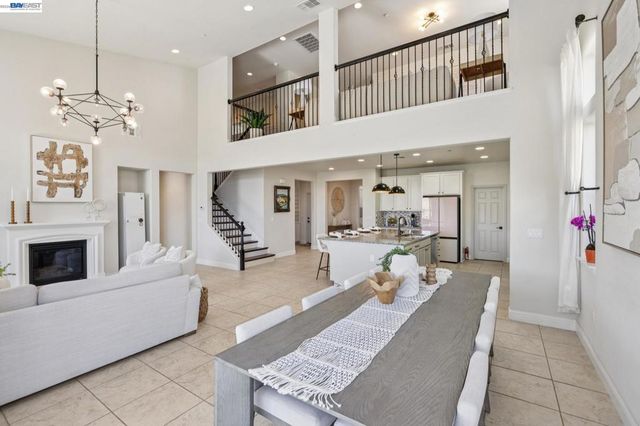 130 Benmore Dr, Hayward, CA 94542