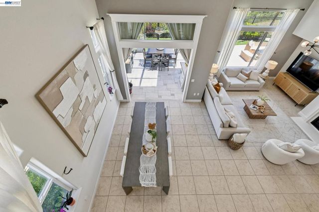 130 Benmore Dr, Hayward, CA 94542