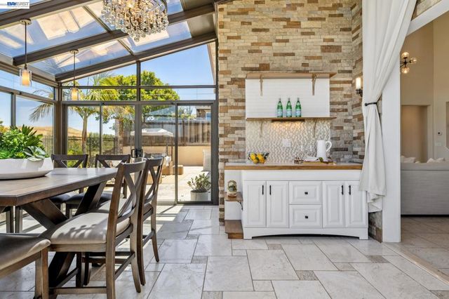 130 Benmore Dr, Hayward, CA 94542