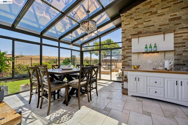 130 Benmore Dr, Hayward, CA 94542
