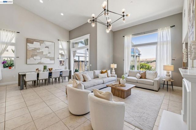 130 Benmore Dr, Hayward, CA 94542