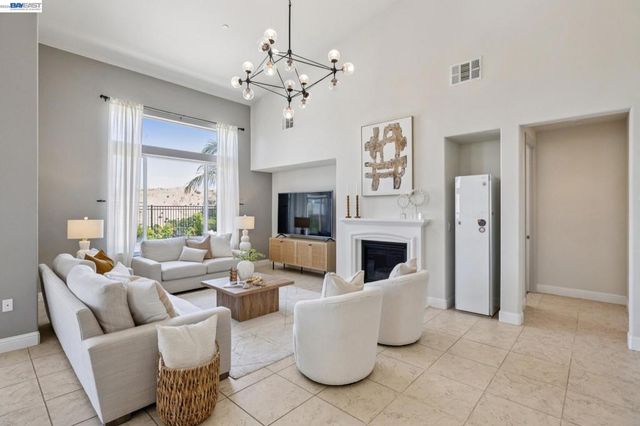 130 Benmore Dr, Hayward, CA 94542