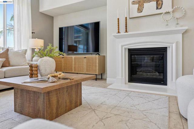 130 Benmore Dr, Hayward, CA 94542