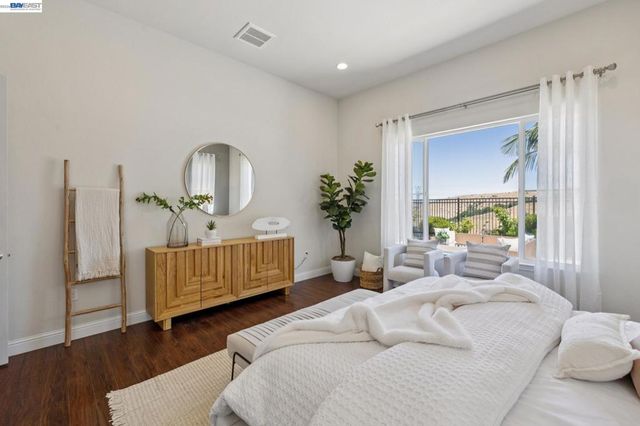 130 Benmore Dr, Hayward, CA 94542