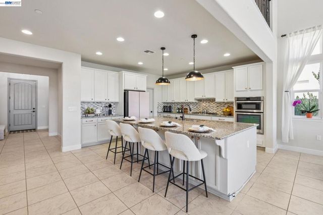 130 Benmore Dr, Hayward, CA 94542