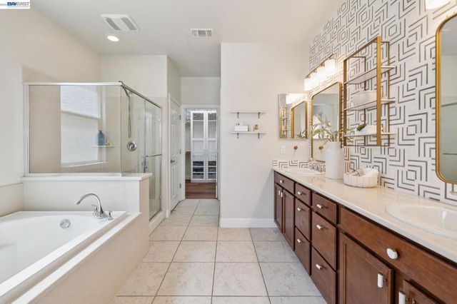 130 Benmore Dr, Hayward, CA 94542