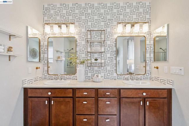 130 Benmore Dr, Hayward, CA 94542