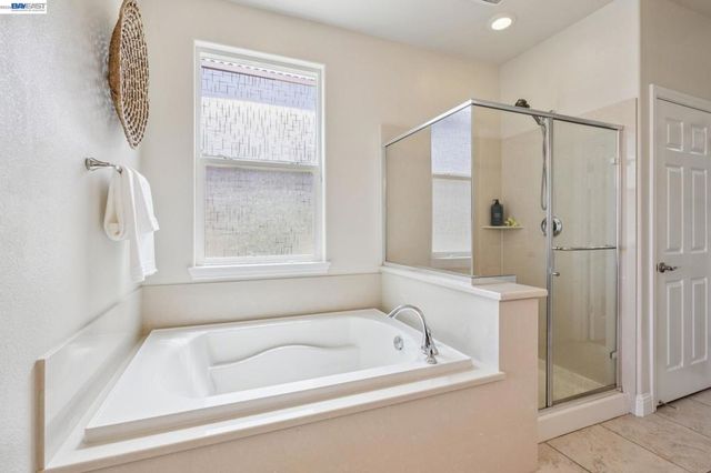 130 Benmore Dr, Hayward, CA 94542