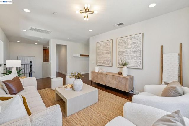 130 Benmore Dr, Hayward, CA 94542