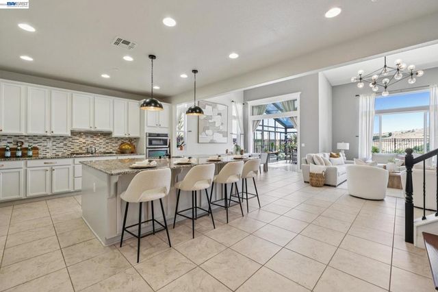 130 Benmore Dr, Hayward, CA 94542