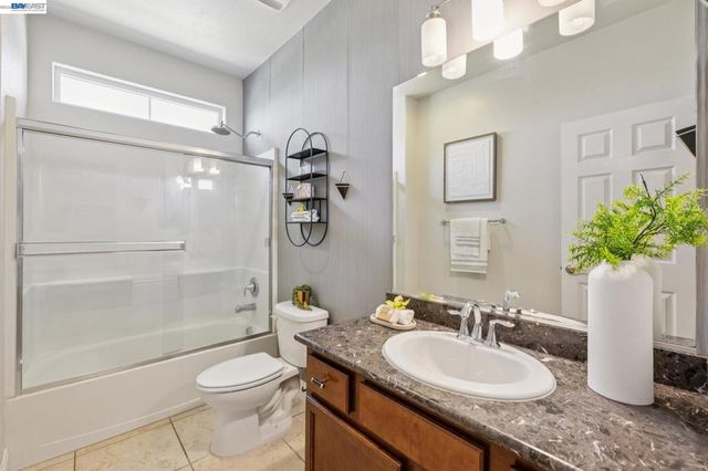 130 Benmore Dr, Hayward, CA 94542