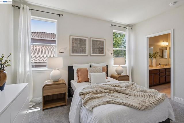 130 Benmore Dr, Hayward, CA 94542
