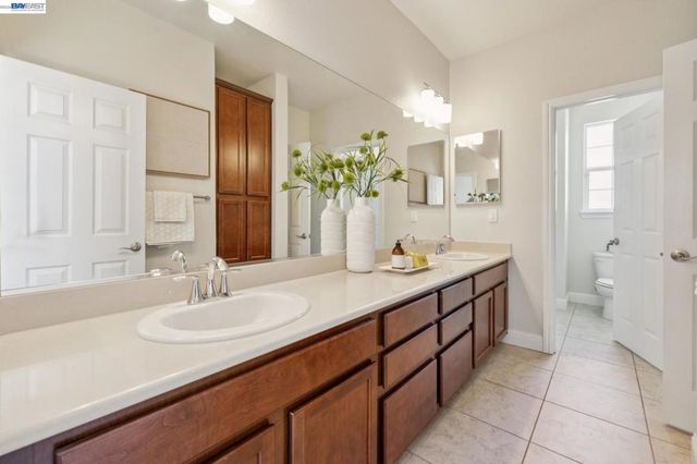 130 Benmore Dr, Hayward, CA 94542