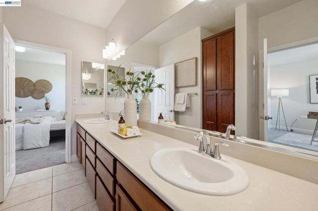 130 Benmore Dr, Hayward, CA 94542