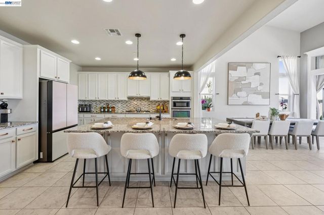 130 Benmore Dr, Hayward, CA 94542