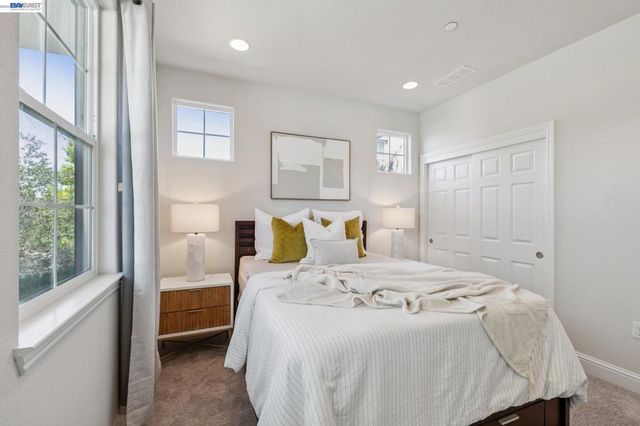 130 Benmore Dr, Hayward, CA 94542