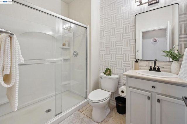 130 Benmore Dr, Hayward, CA 94542