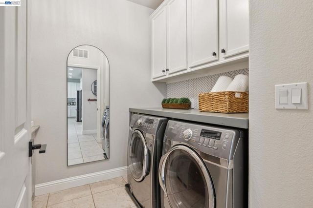 130 Benmore Dr, Hayward, CA 94542
