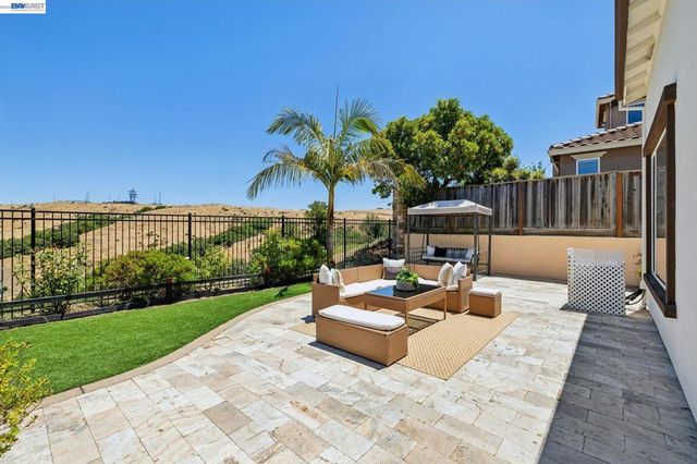 130 Benmore Dr, Hayward, CA 94542