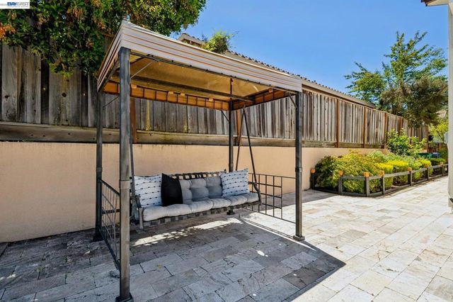 130 Benmore Dr, Hayward, CA 94542