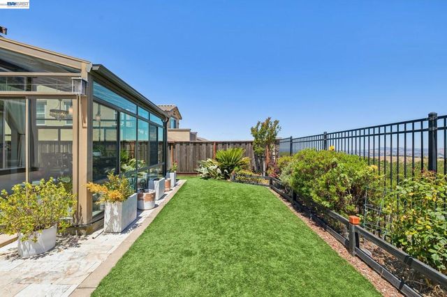 130 Benmore Dr, Hayward, CA 94542
