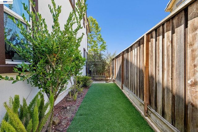 130 Benmore Dr, Hayward, CA 94542