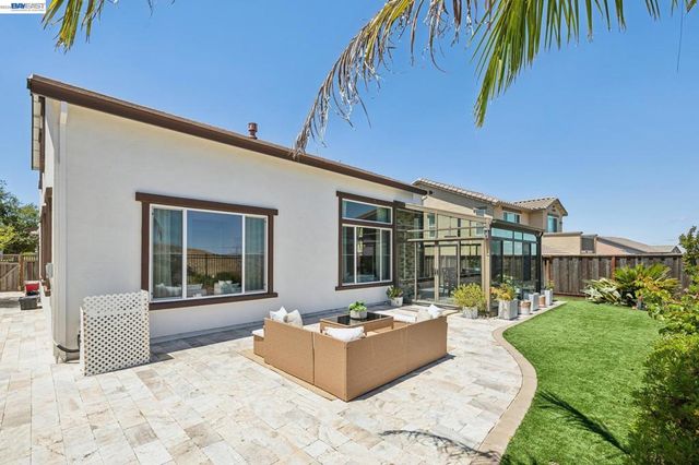 130 Benmore Dr, Hayward, CA 94542