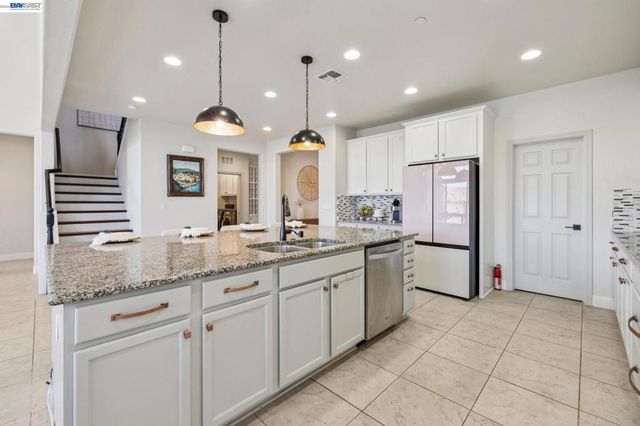 130 Benmore Dr, Hayward, CA 94542