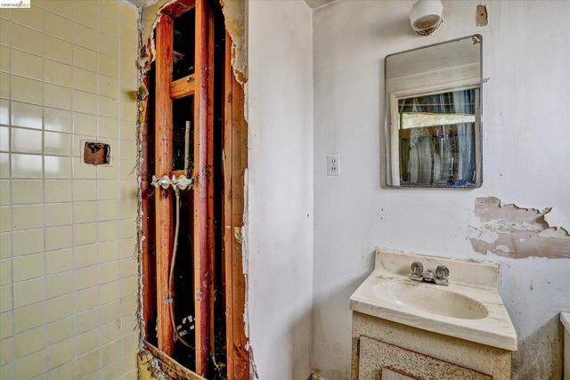 27758 La Porte Ave, Hayward, CA 94545