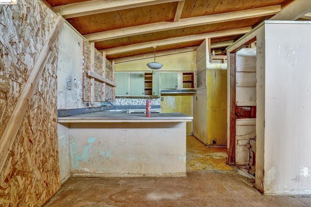 27758 La Porte Ave, Hayward, CA 94545