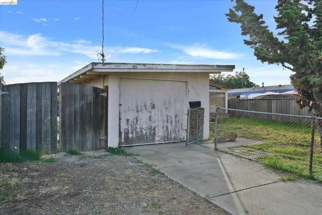 27758 La Porte Ave, Hayward, CA 94545