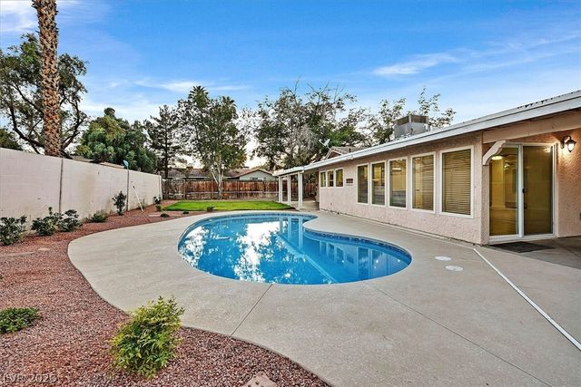 3645 Forestcrest Drive, Las Vegas, NV 89121