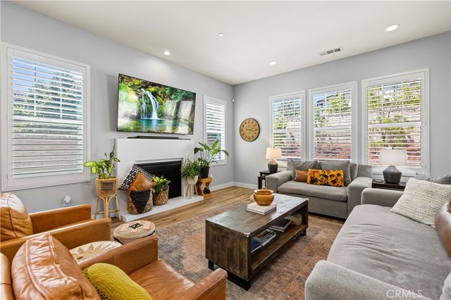 20825 Red Sky Ct, Saugus, CA 91350