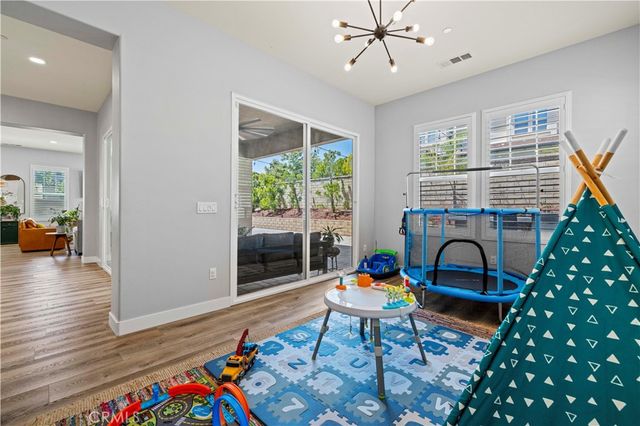 20825 Red Sky Ct, Saugus, CA 91350