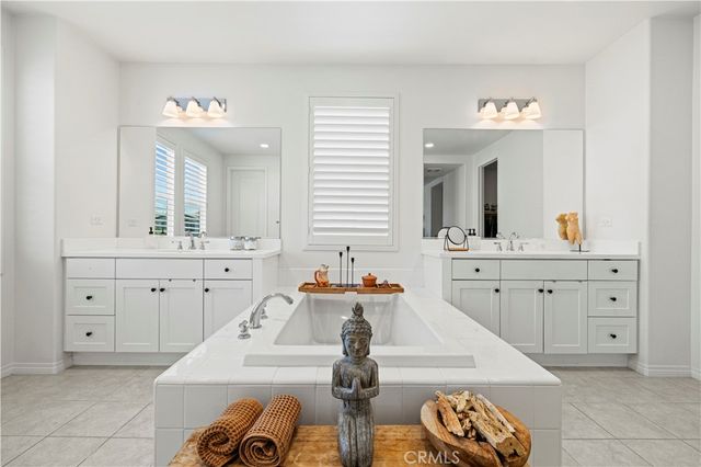 20825 Red Sky Ct, Saugus, CA 91350