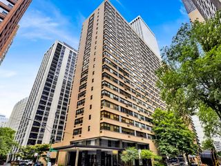 850 N DeWitt Place 7K, Chicago, IL 60611