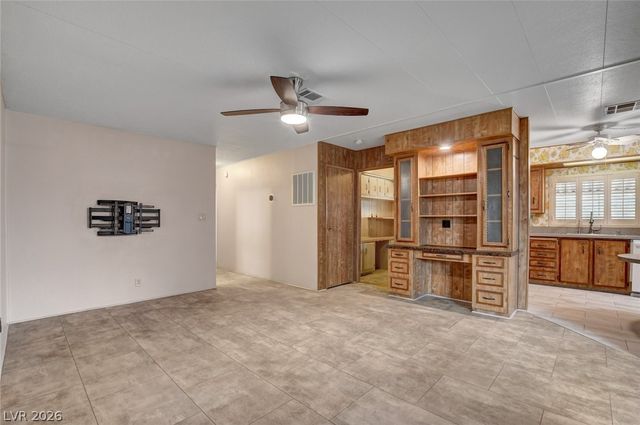 5128 Royal Avenue, Las Vegas, NV 89103