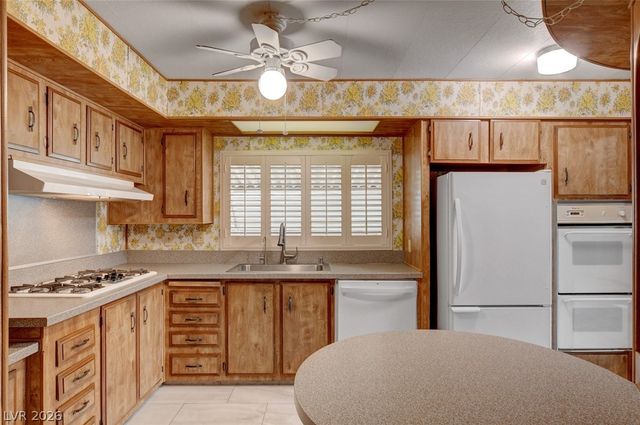 5128 Royal Avenue, Las Vegas, NV 89103