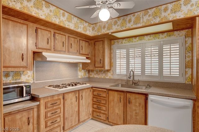 5128 Royal Avenue, Las Vegas, NV 89103