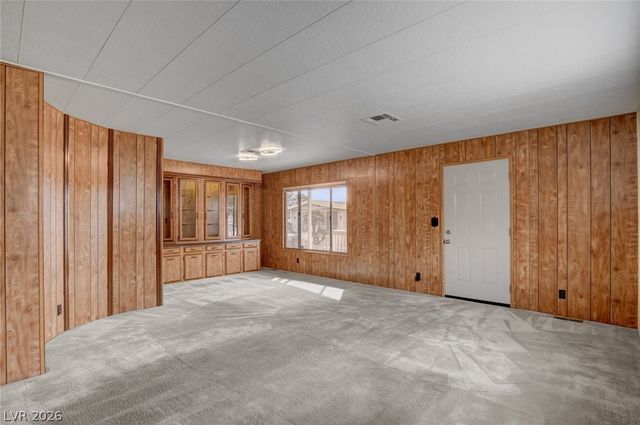 5128 Royal Avenue, Las Vegas, NV 89103