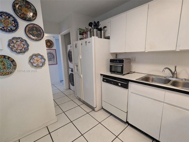 9140 Fontainebleau Boulevard 504, Miami, FL 33172